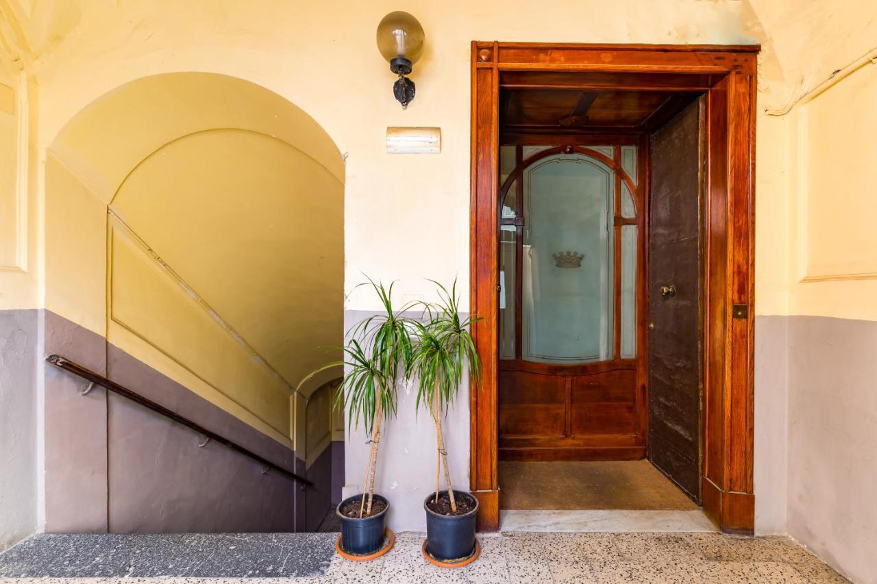 Apartment With Balcony In Palazzo Diaz By Wonderful Italy Naples Exterior photo